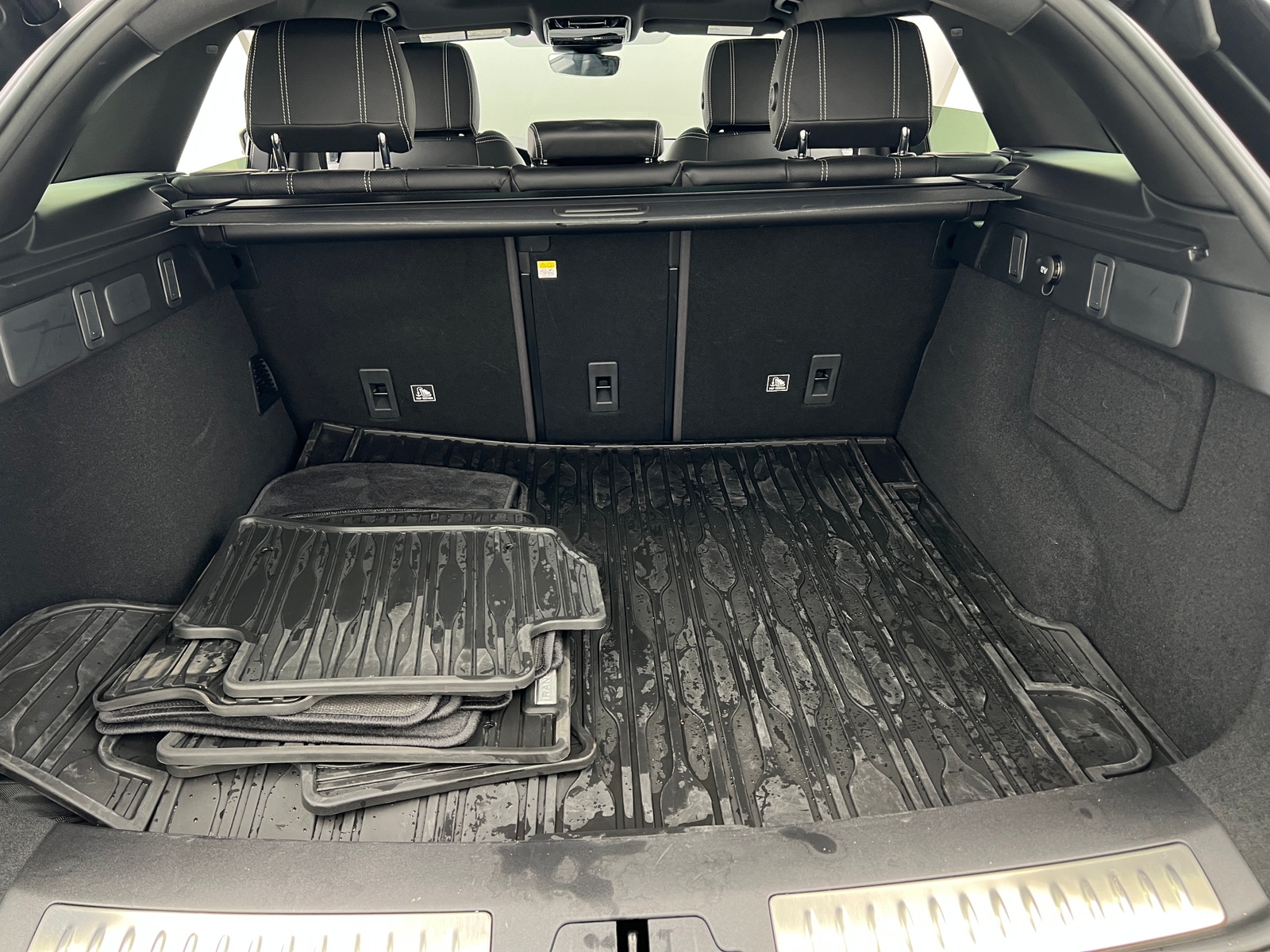Thumbnail: 2020 Land Rover Range Rover Velar - 6