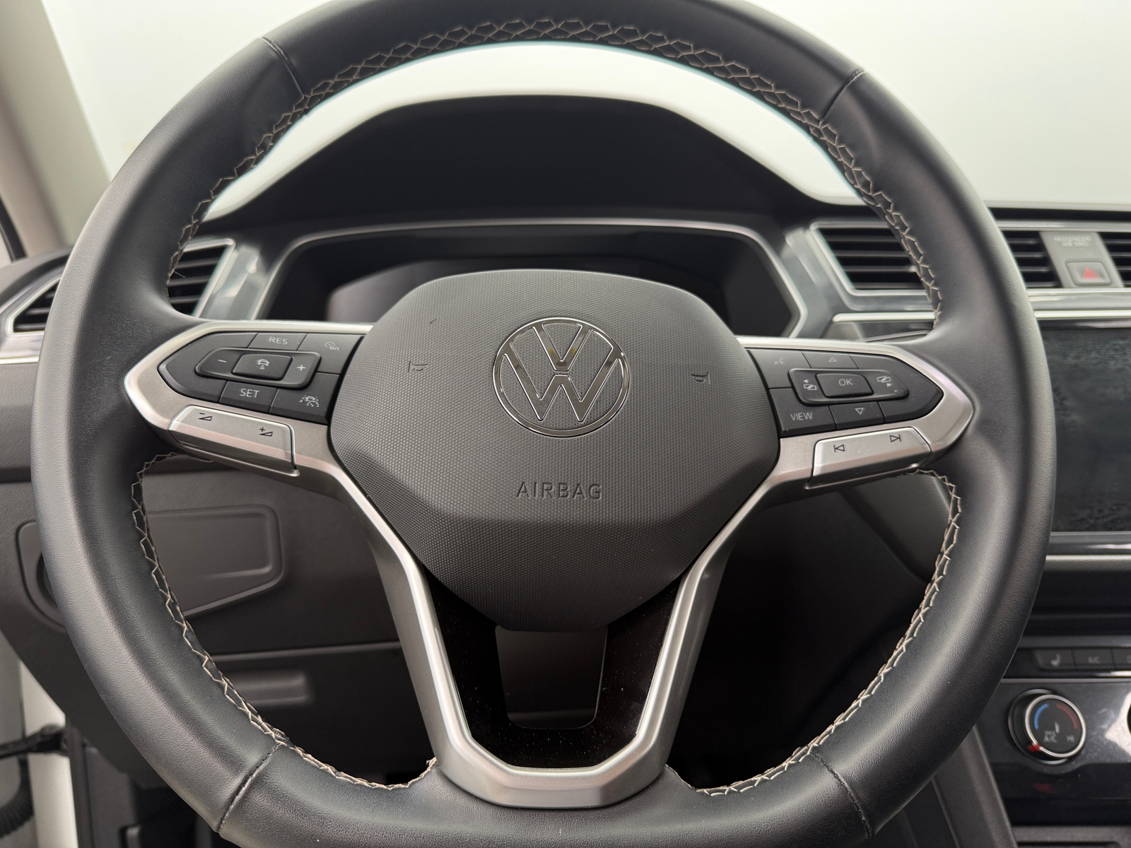 Thumbnail: 2024 Volkswagen Tiguan - 5
