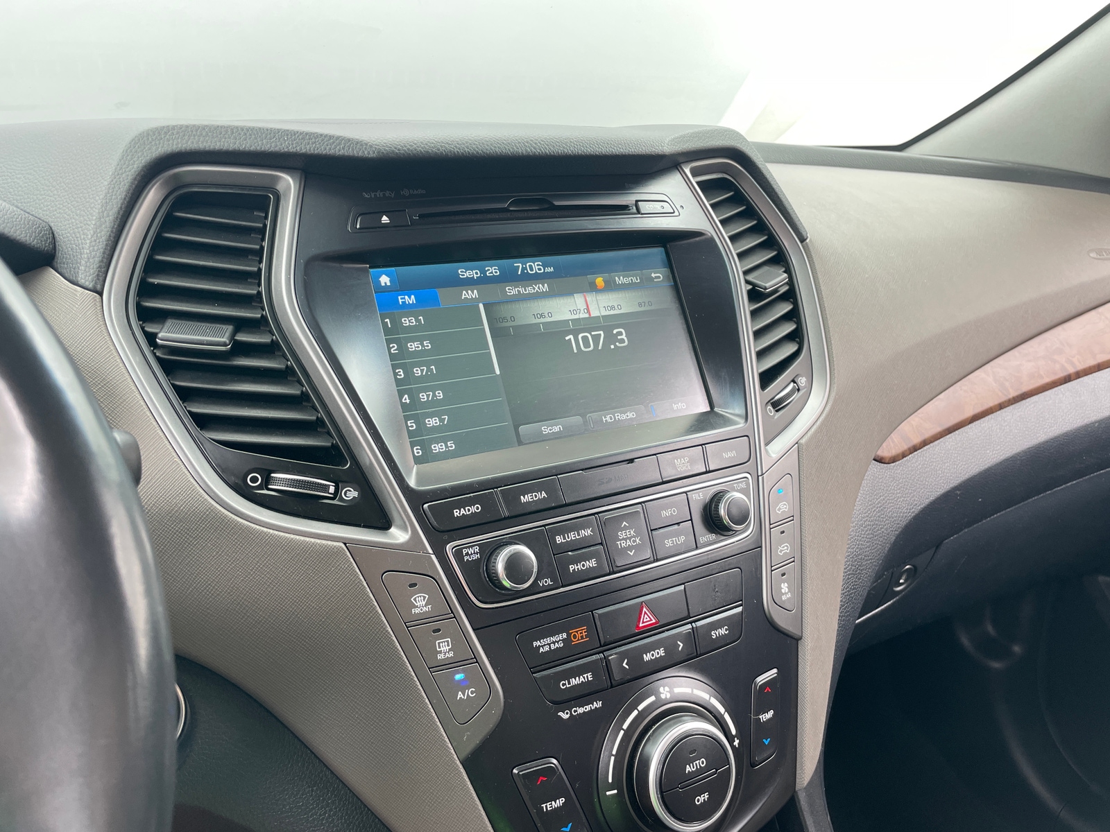 Thumbnail: 2018 Hyundai Santa Fe - 3