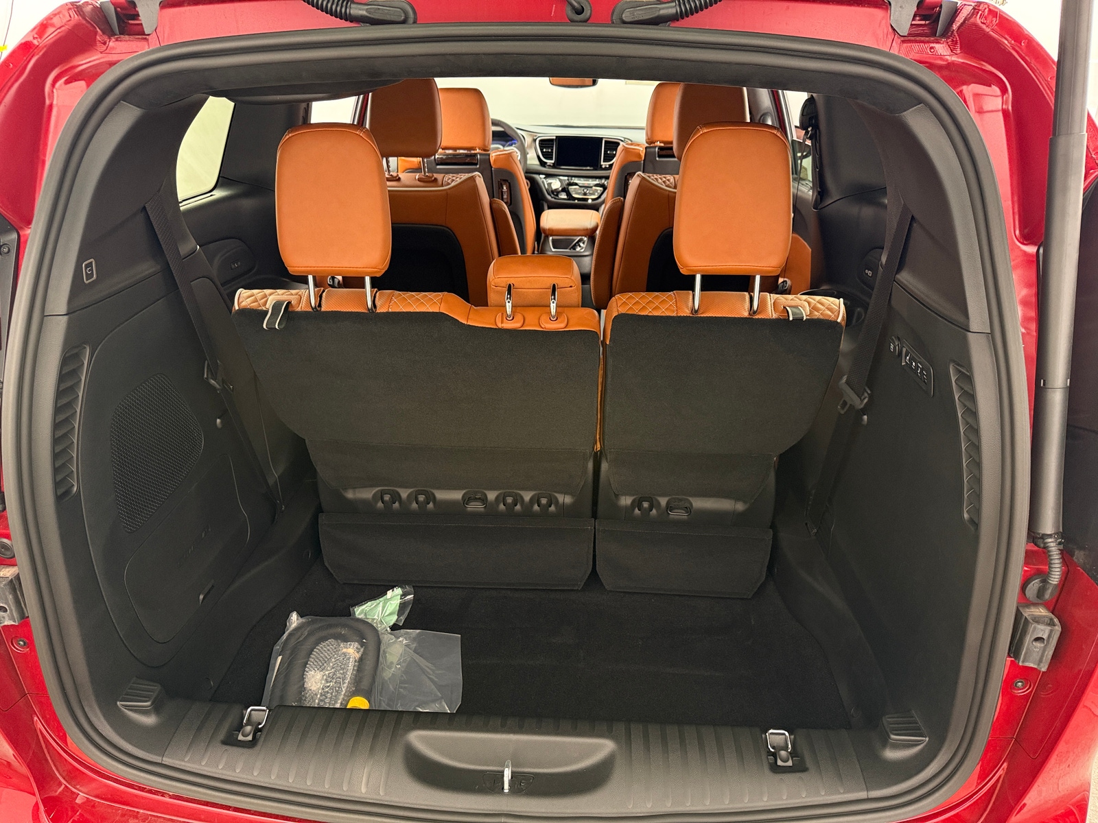 Thumbnail: 2026 Chrysler Pacifica - 6