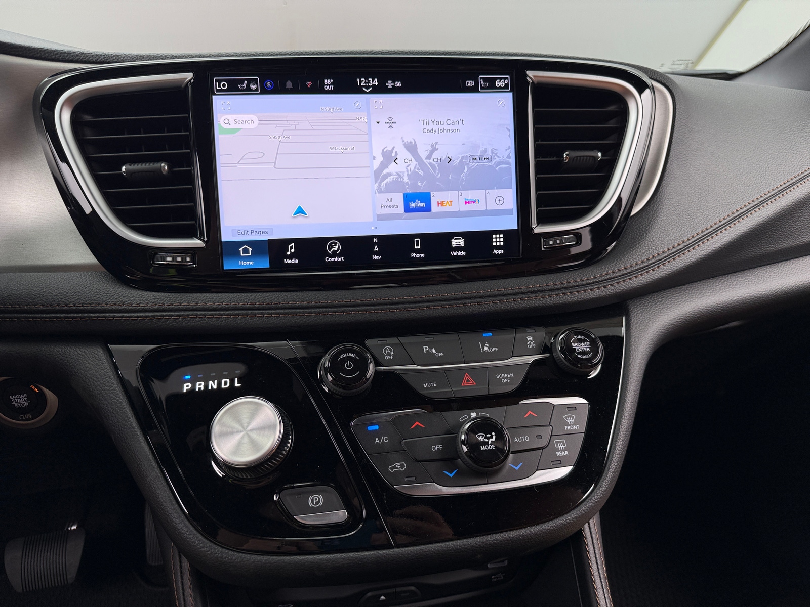 Thumbnail: 2026 Chrysler Pacifica - 3