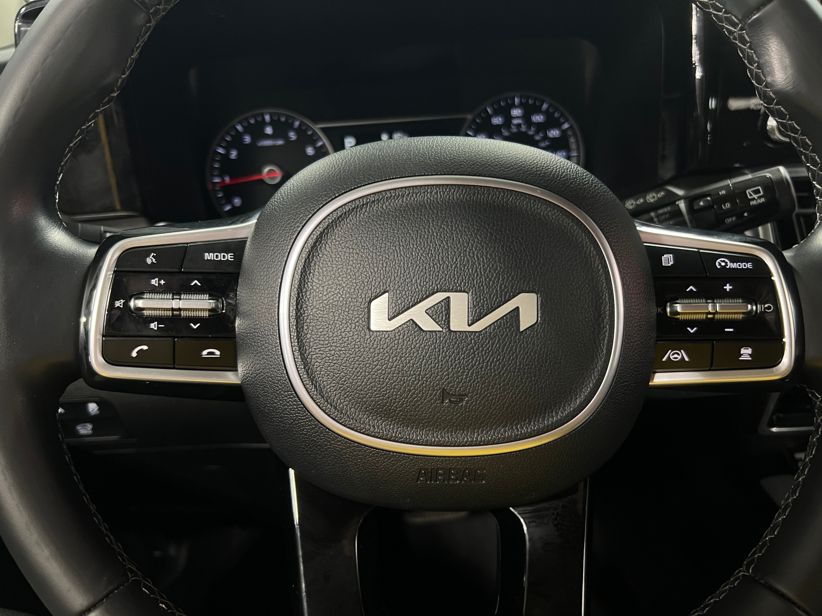 Thumbnail: 2022 Kia Sorento - 4