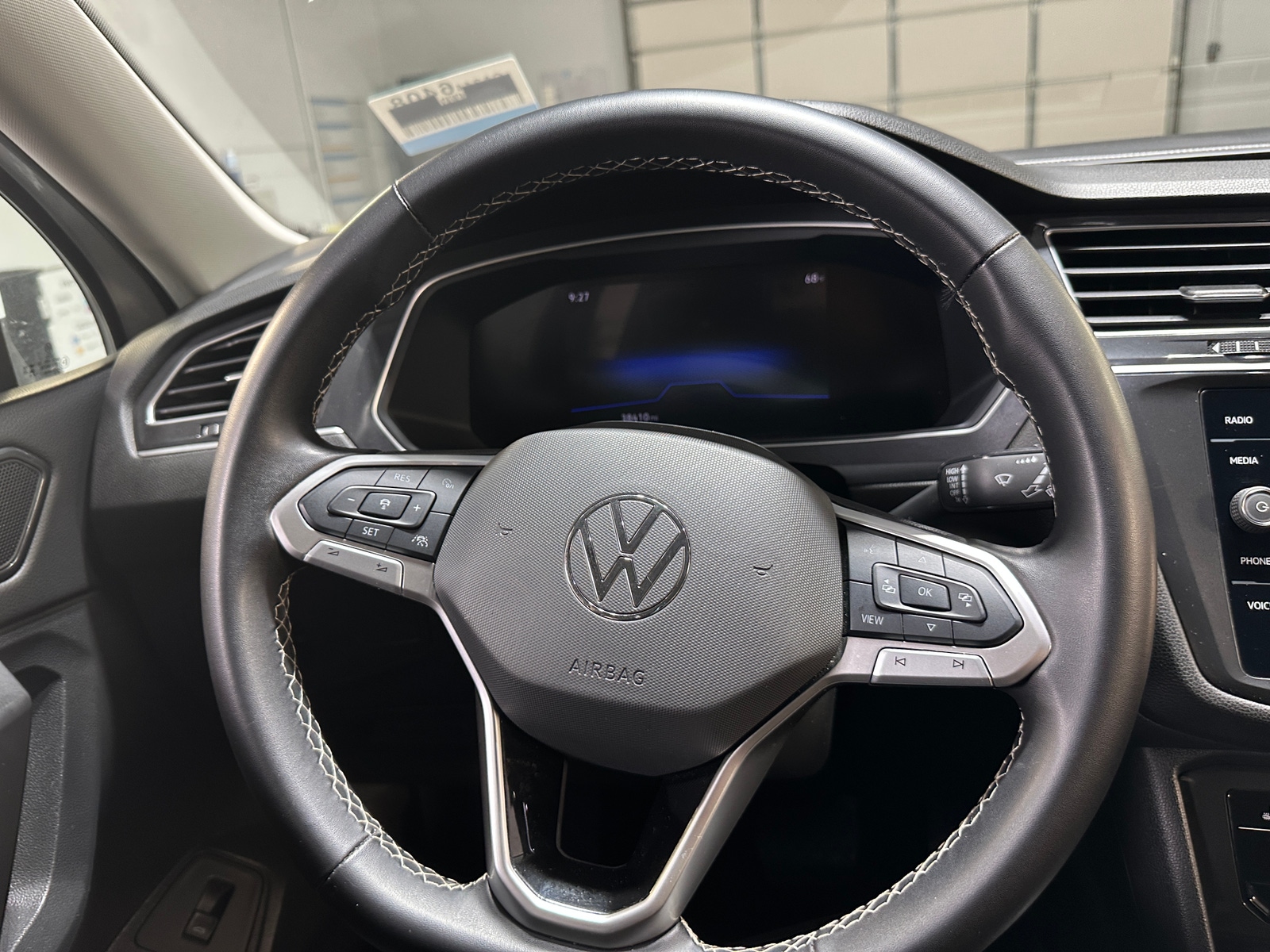 Thumbnail: 2024 Volkswagen Tiguan - 4