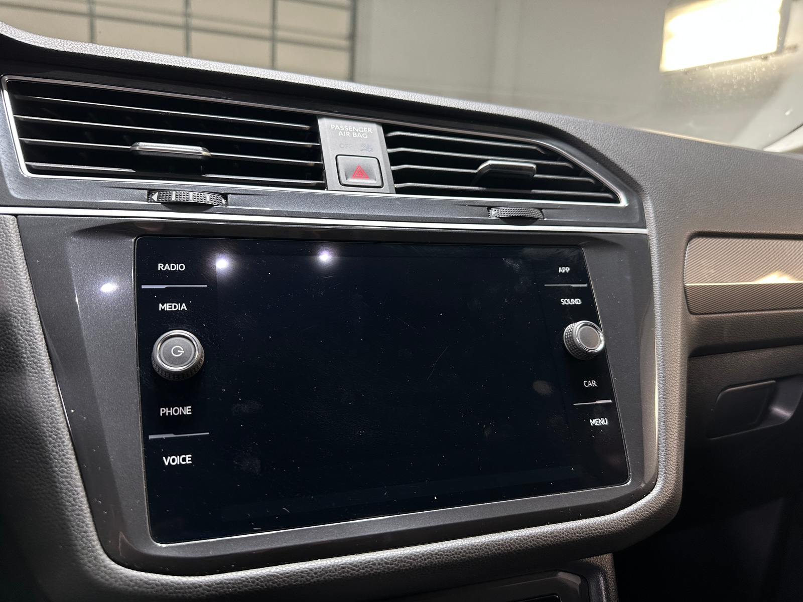 Thumbnail: 2024 Volkswagen Tiguan - 3