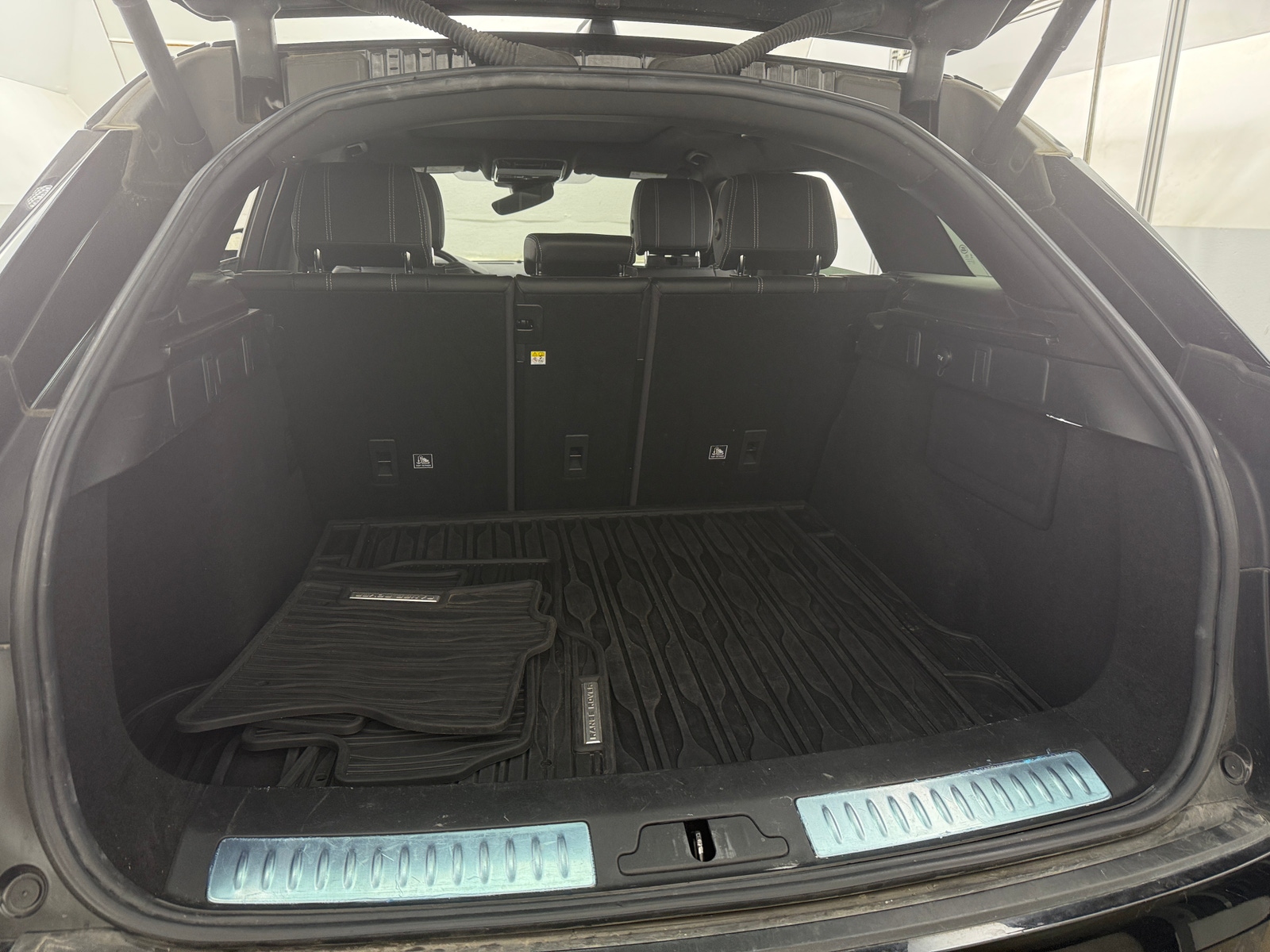 Thumbnail: 2020 Land Rover Range Rover Velar - 6