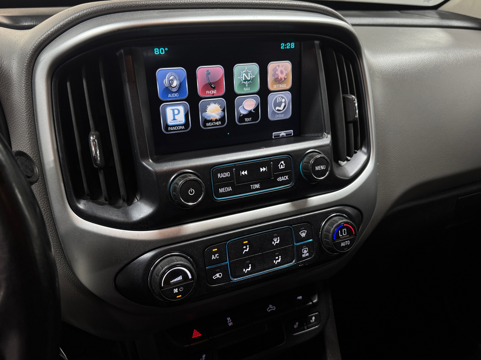 Thumbnail: 2015 Chevrolet Colorado - 4