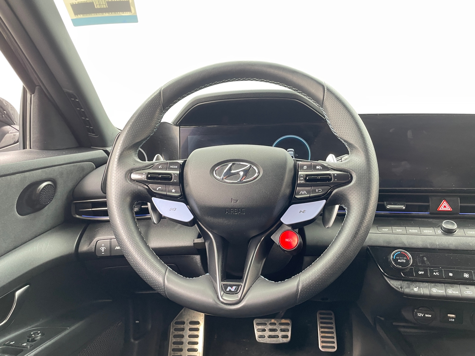 Thumbnail: 2023 Hyundai Elantra - 4
