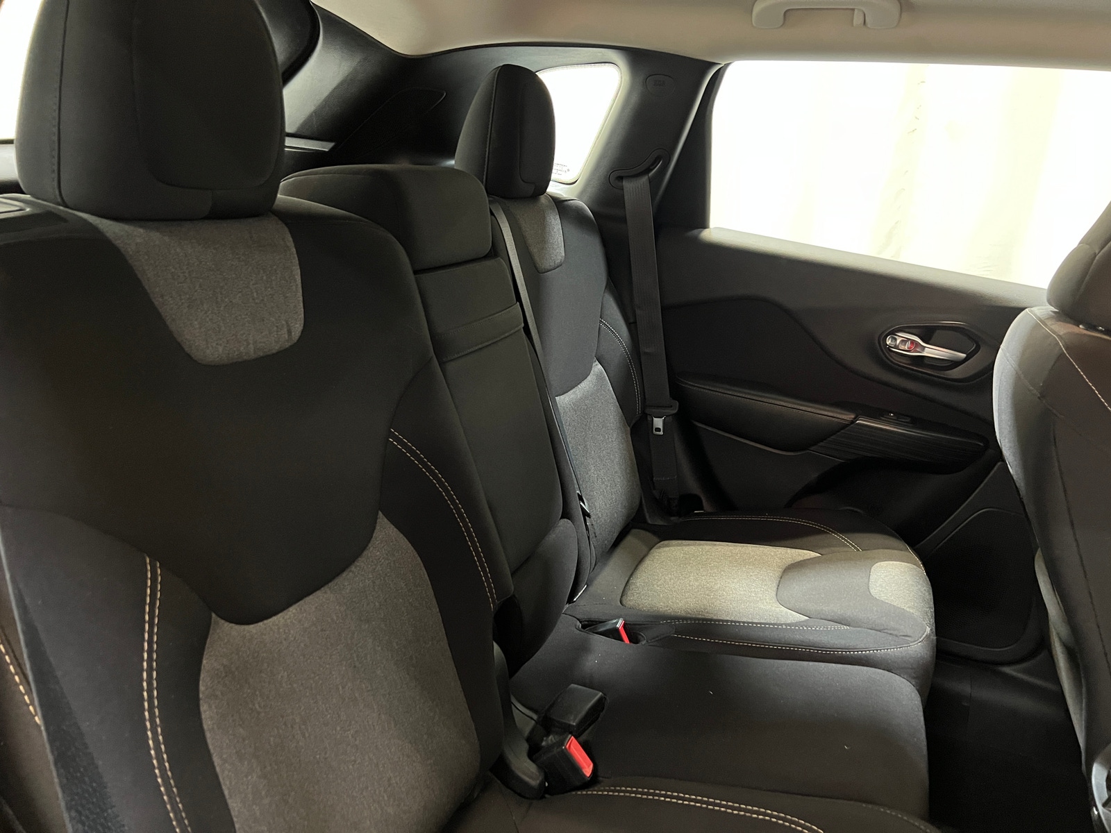 Thumbnail: 2016 Jeep Cherokee - 6