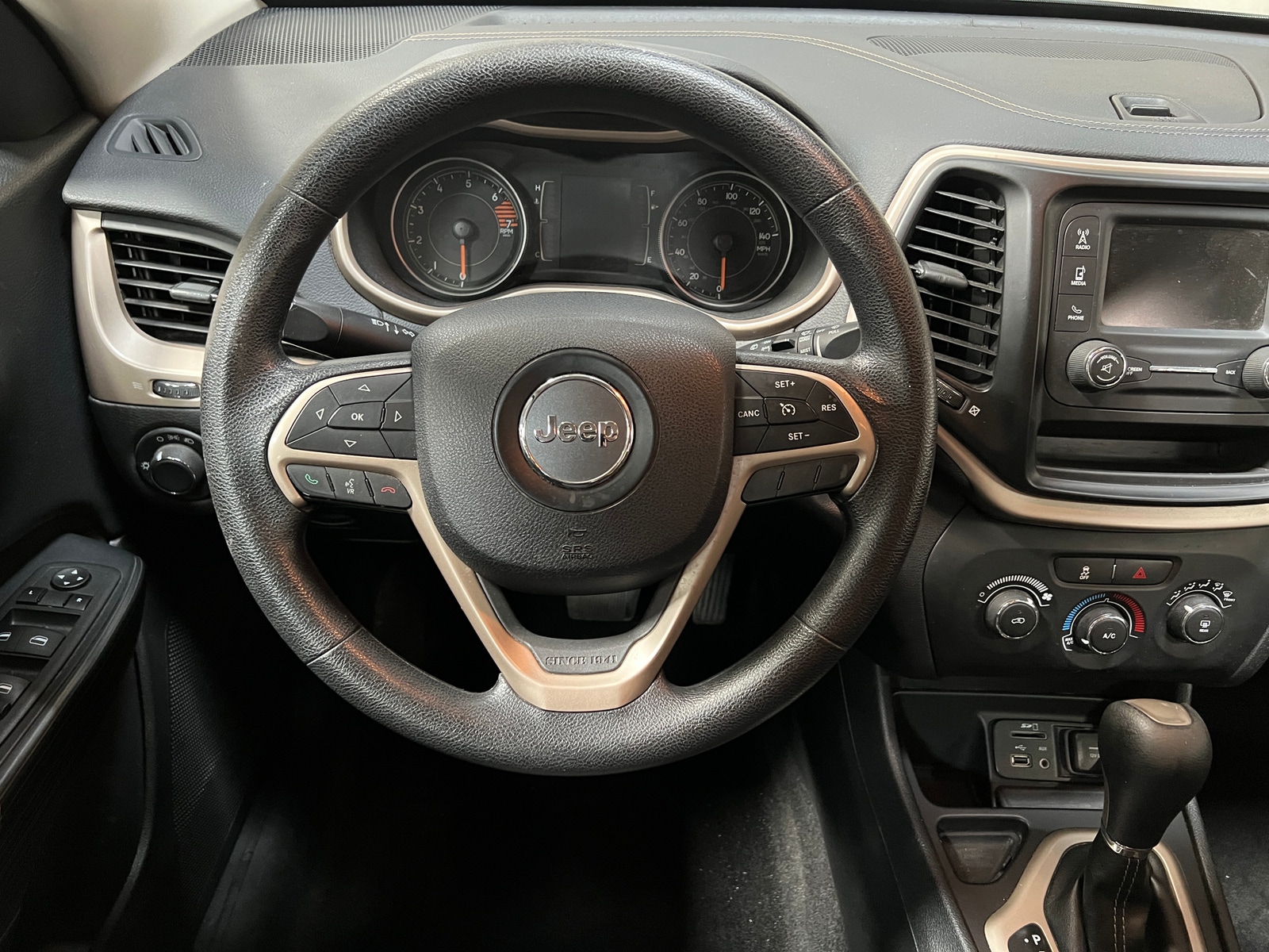 Thumbnail: 2016 Jeep Cherokee - 5