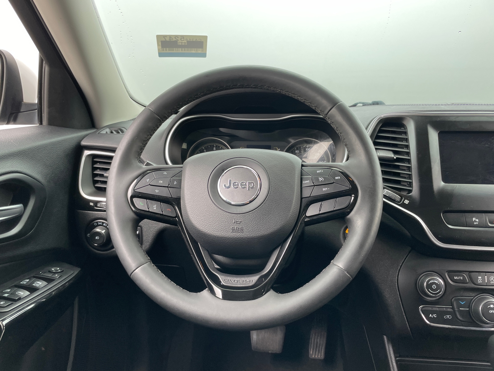 Thumbnail: 2021 Jeep Cherokee - 5
