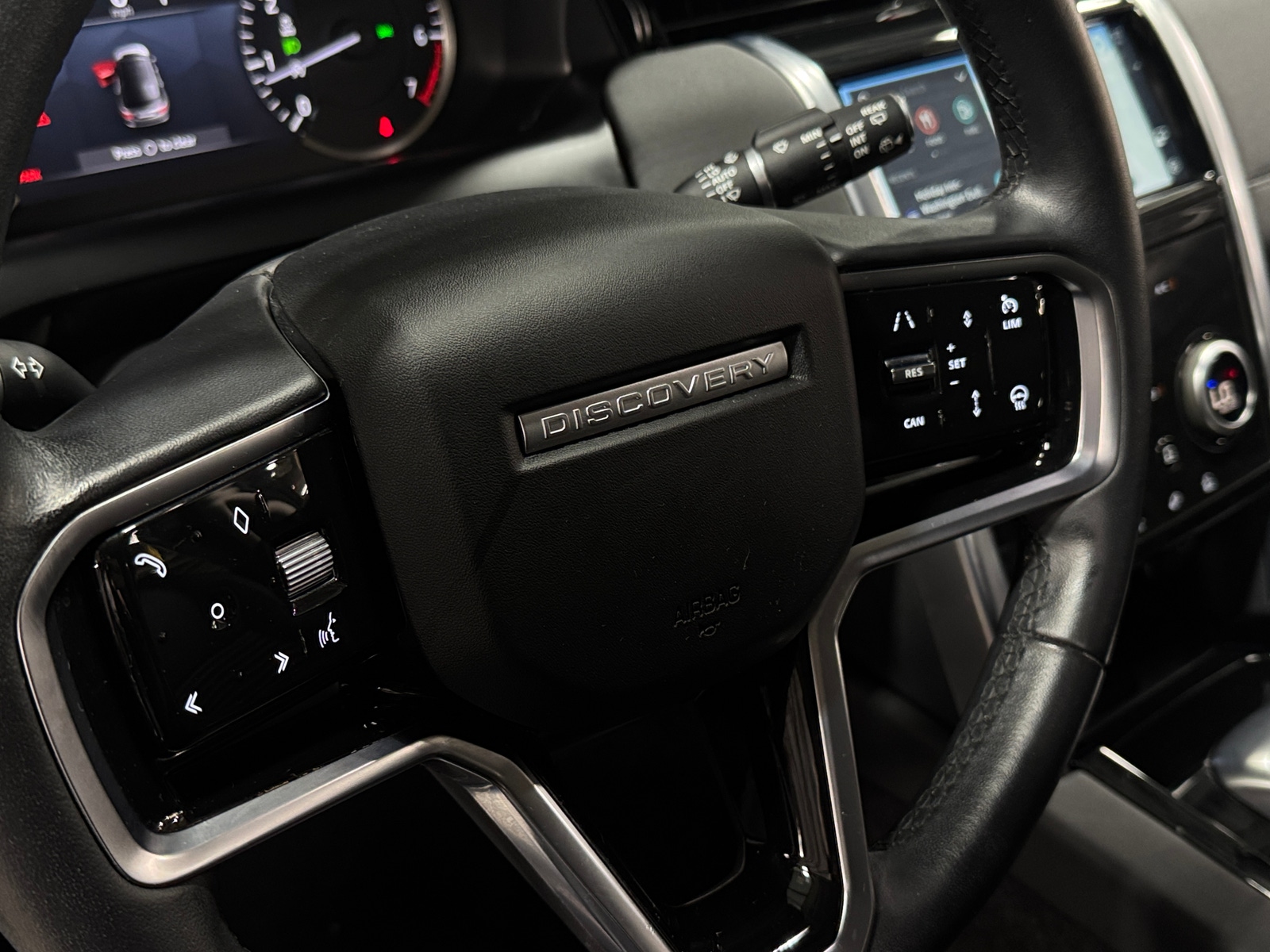 Thumbnail: 2023 Land Rover Discovery Sport - 4