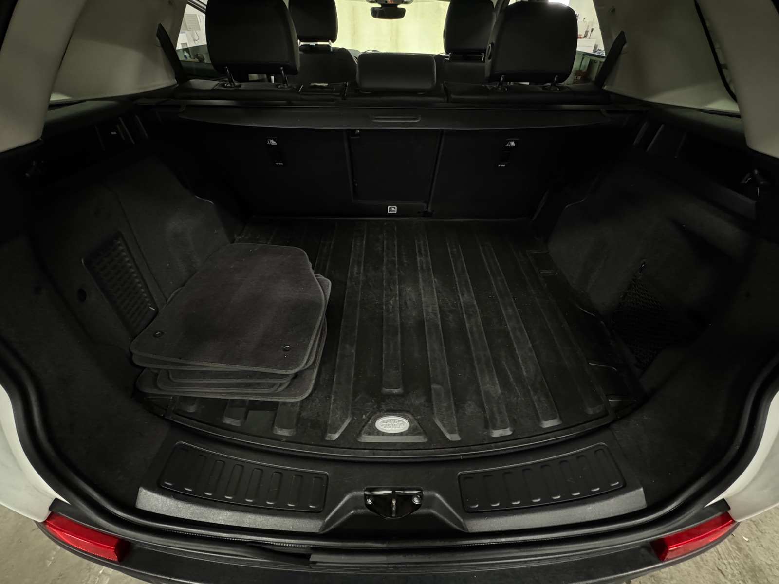 Thumbnail: 2023 Land Rover Discovery Sport - 6
