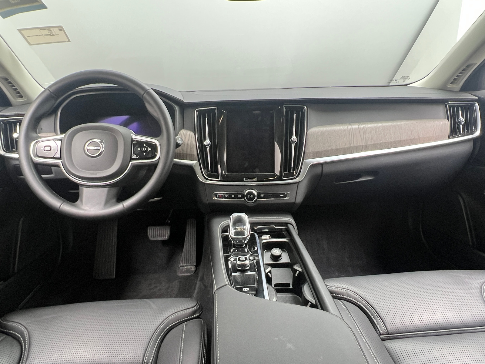 Thumbnail: 2024 Volvo V90 - 2