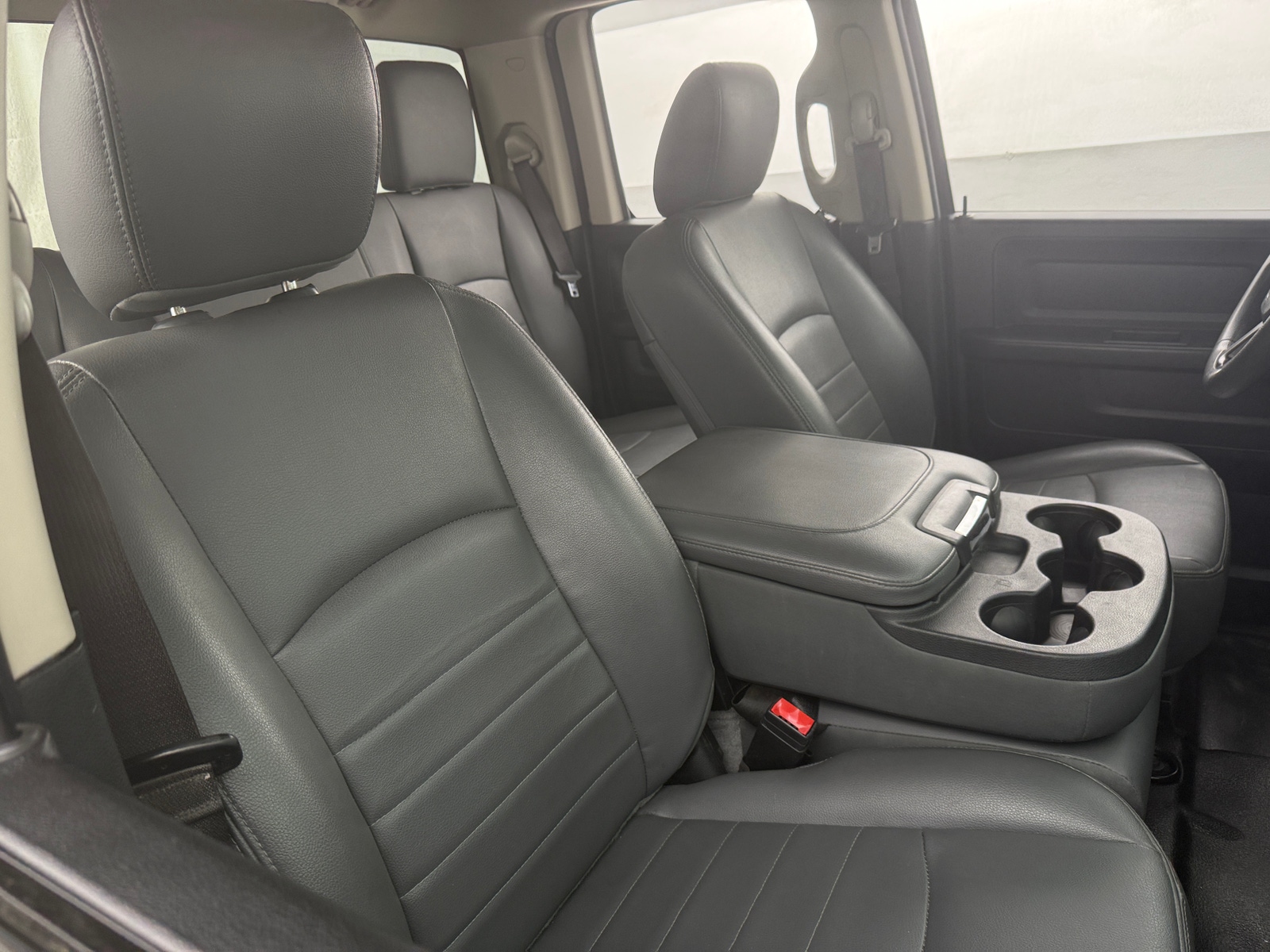 Thumbnail: 2020 RAM 1500 Classic - 2