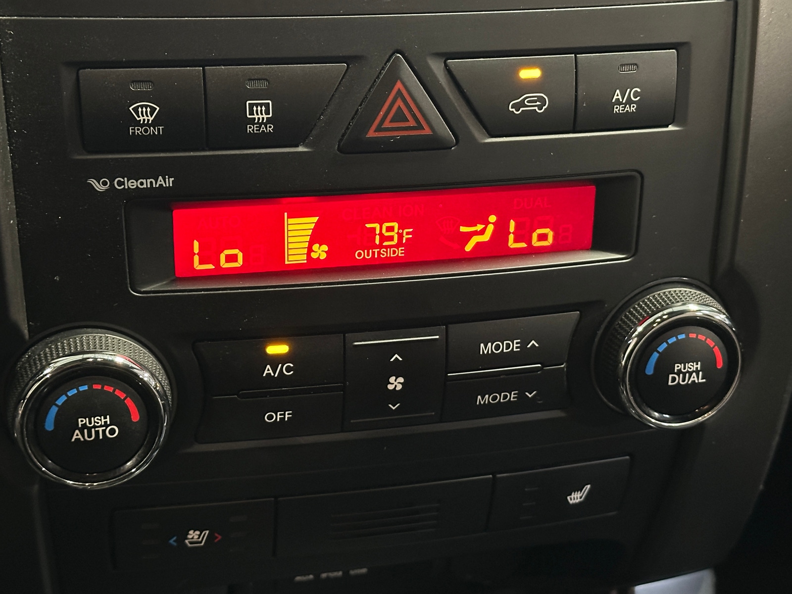 Thumbnail: 2013 Kia Sorento - 3