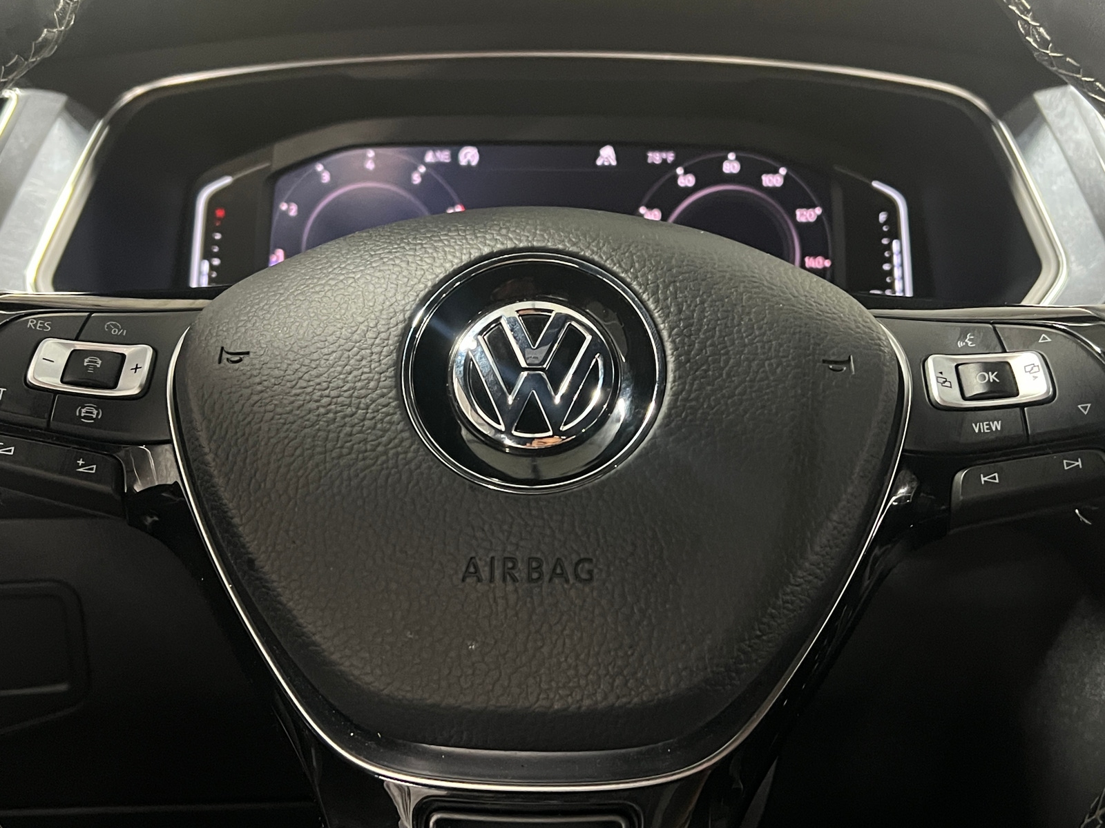Thumbnail: 2019 Volkswagen Tiguan - 4