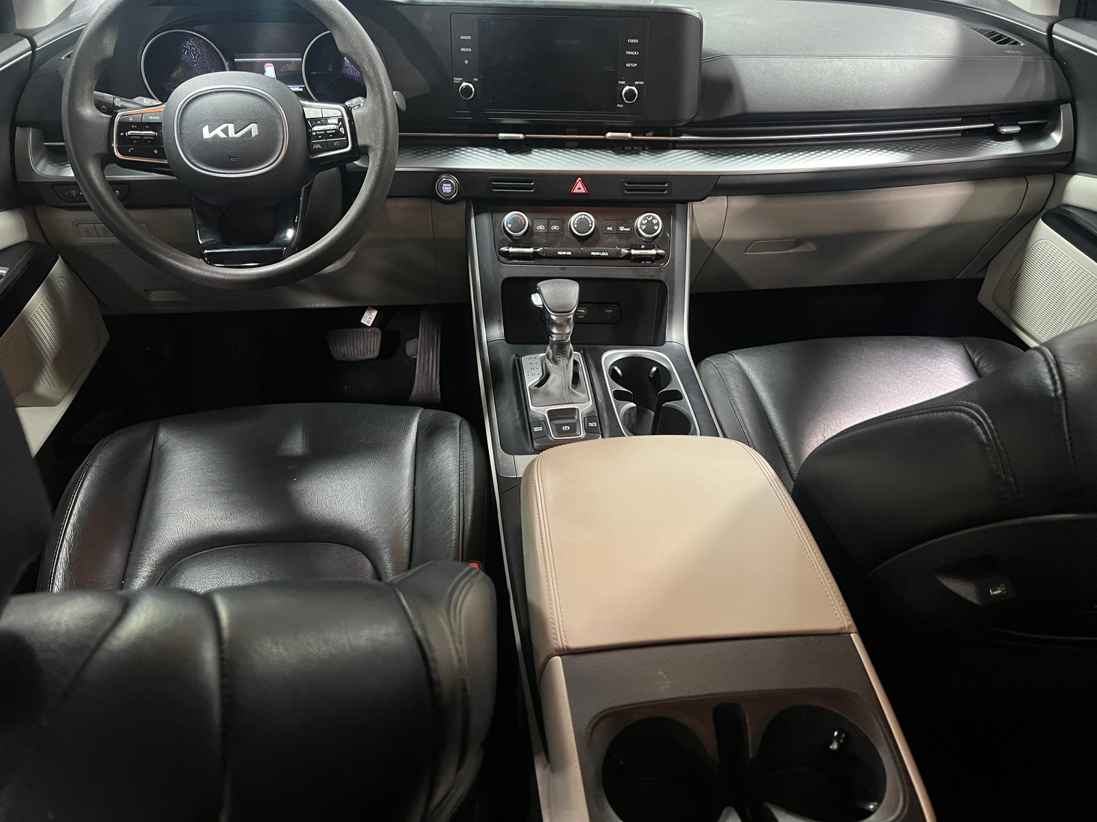 Thumbnail: 2023 Kia Carnival - 3