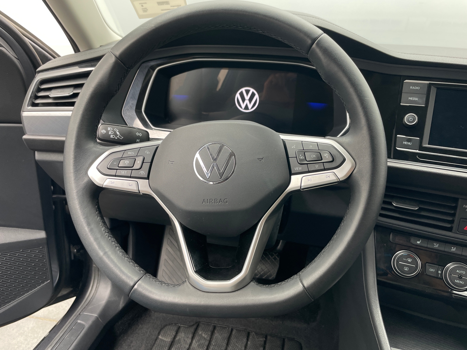Thumbnail: 2024 Volkswagen Jetta - 4