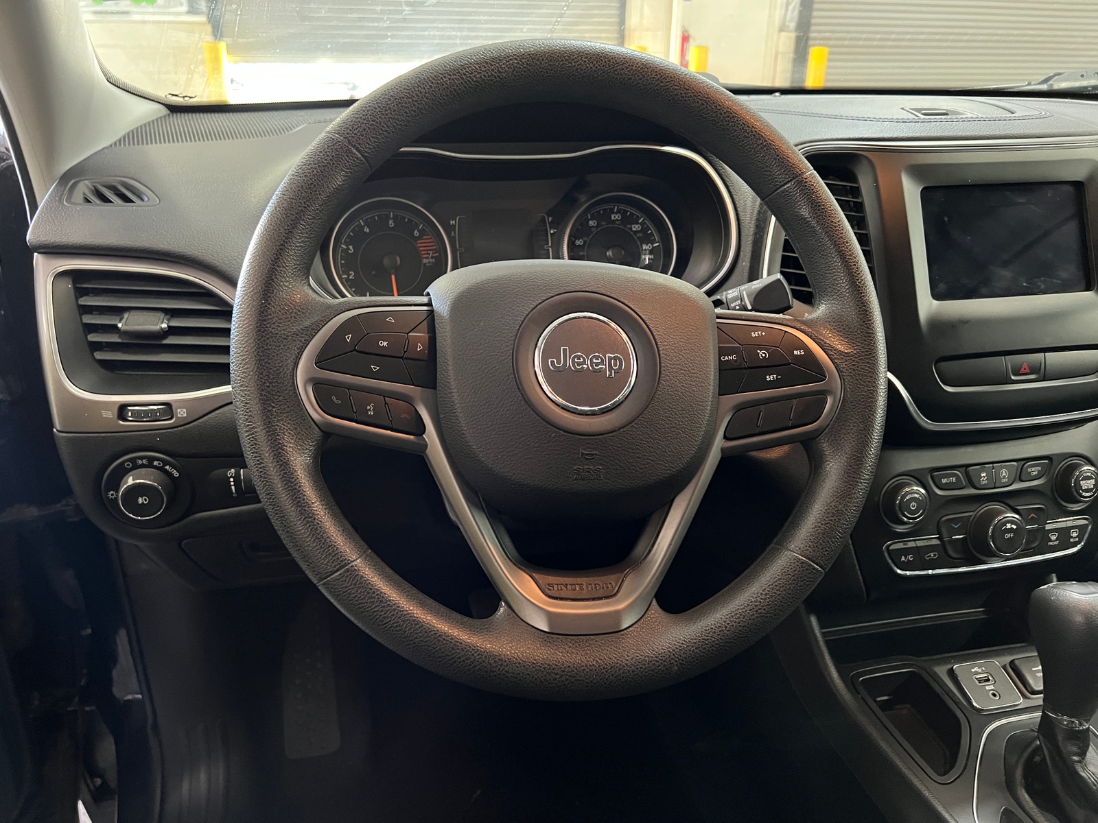 Thumbnail: 2019 Jeep Cherokee - 5