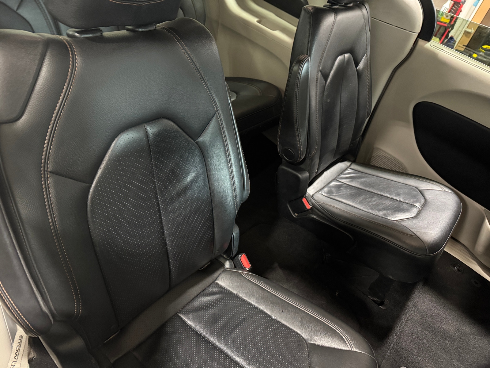 Thumbnail: 2018 Chrysler Pacifica - 5