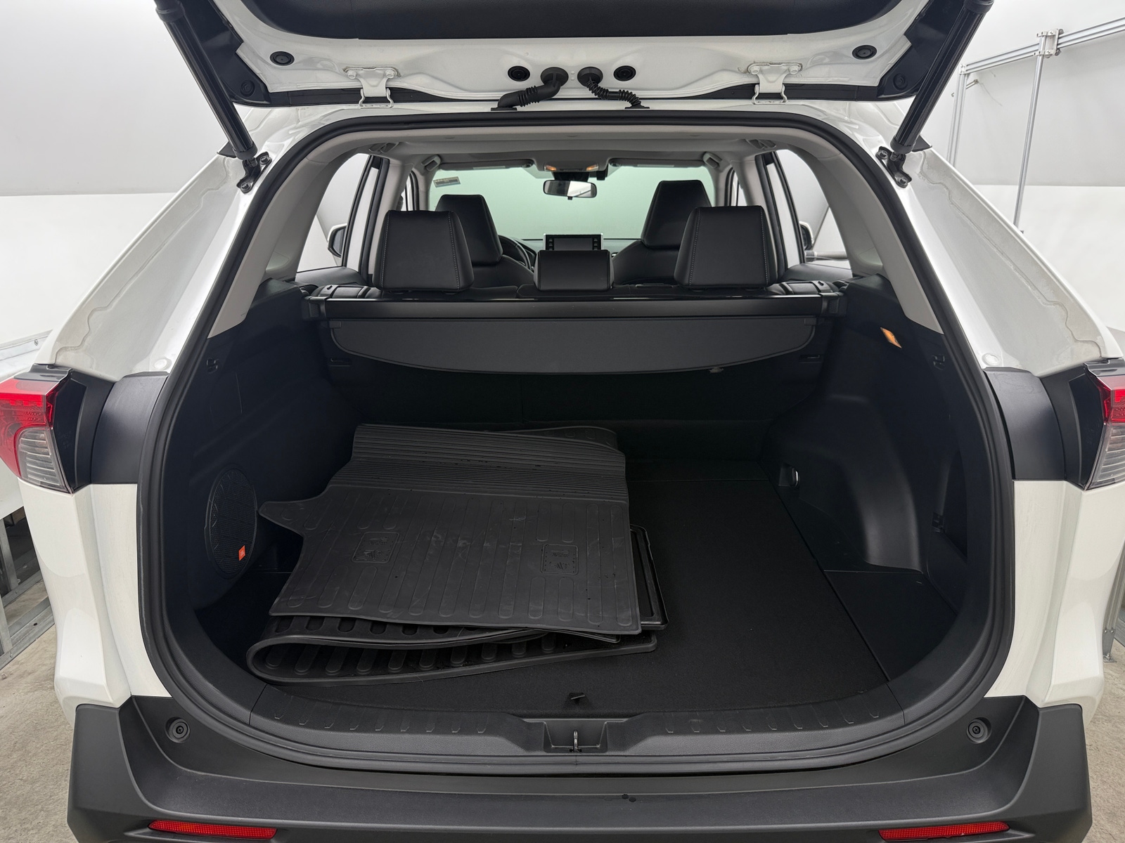 Thumbnail: 2019 Toyota RAV4 - 6