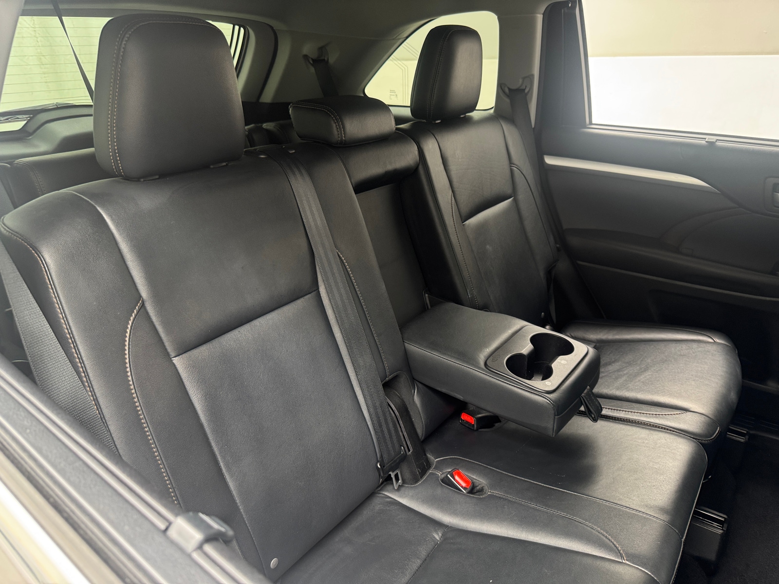 Thumbnail: 2016 Toyota Highlander - 5
