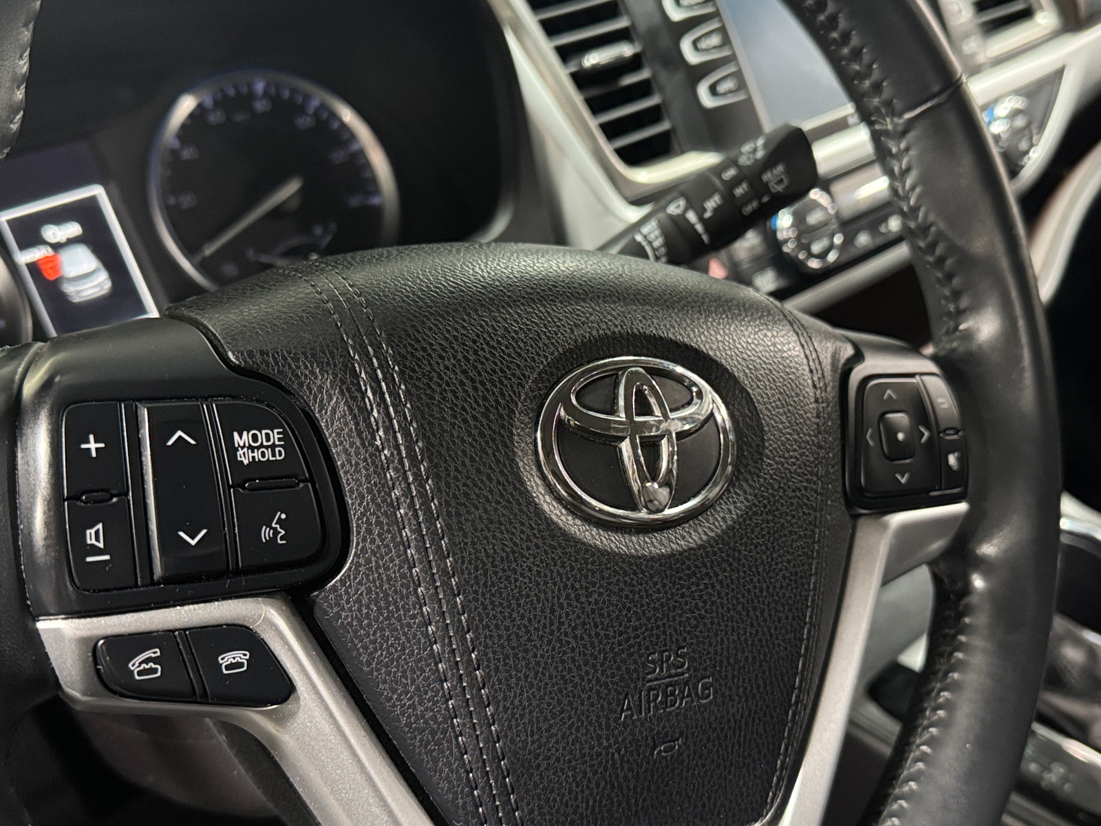 Thumbnail: 2016 Toyota Highlander - 4
