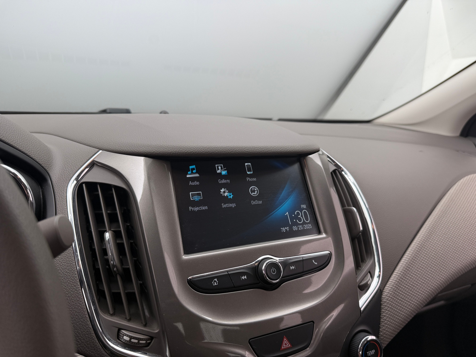 Thumbnail: 2018 Chevrolet Cruze - 4