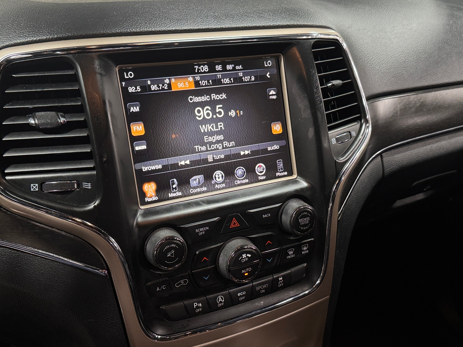 Thumbnail: 2016 Jeep Grand Cherokee - 3
