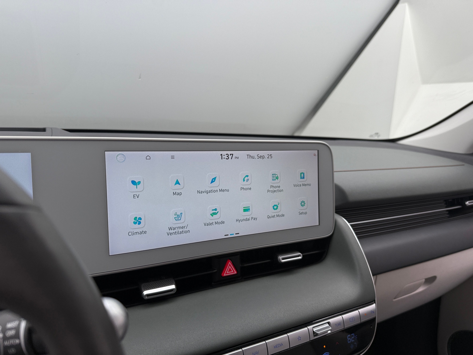 Thumbnail: 2022 Hyundai Ioniq 5 - 3