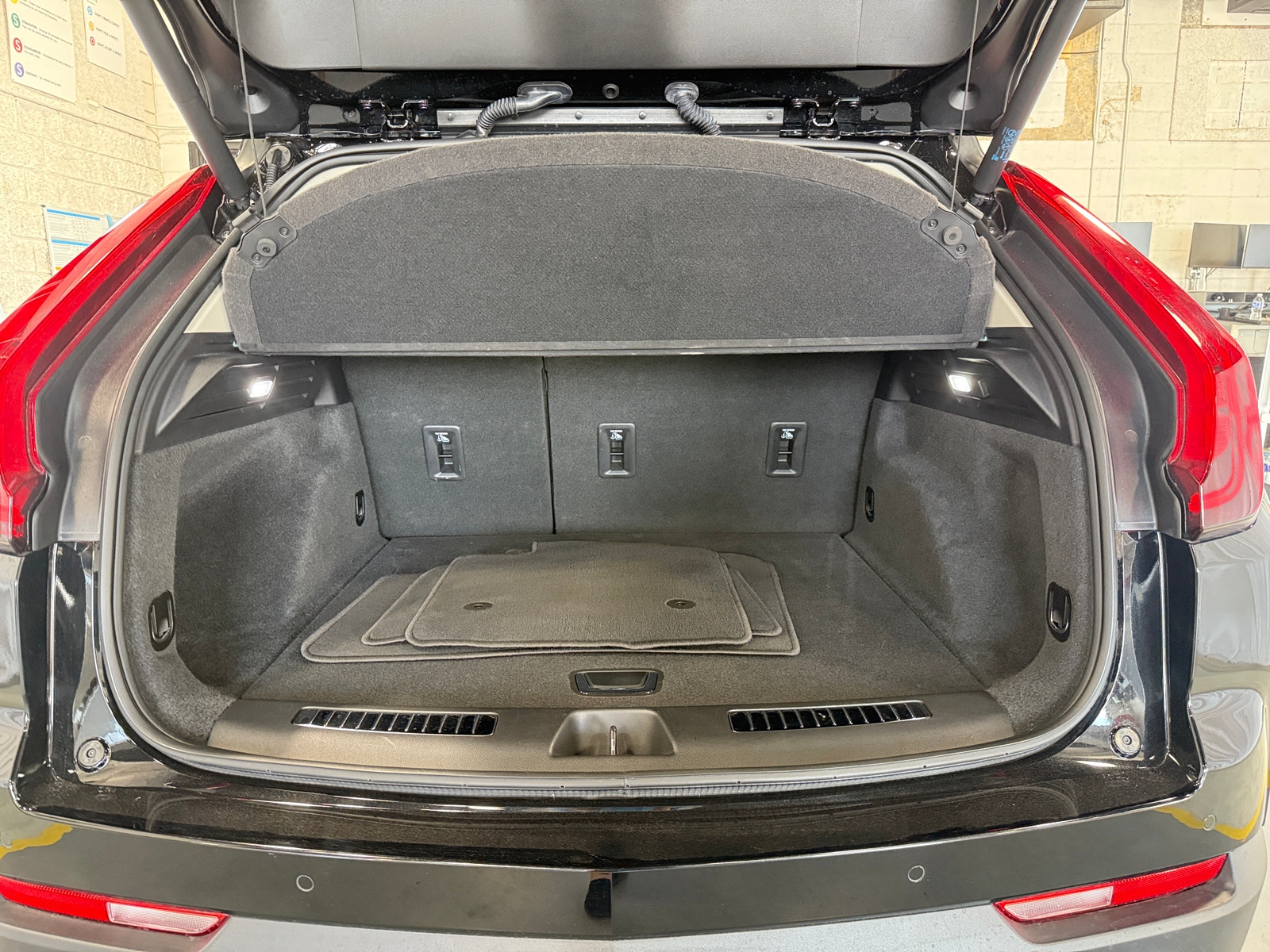 Thumbnail: 2019 Cadillac XT4 - 6