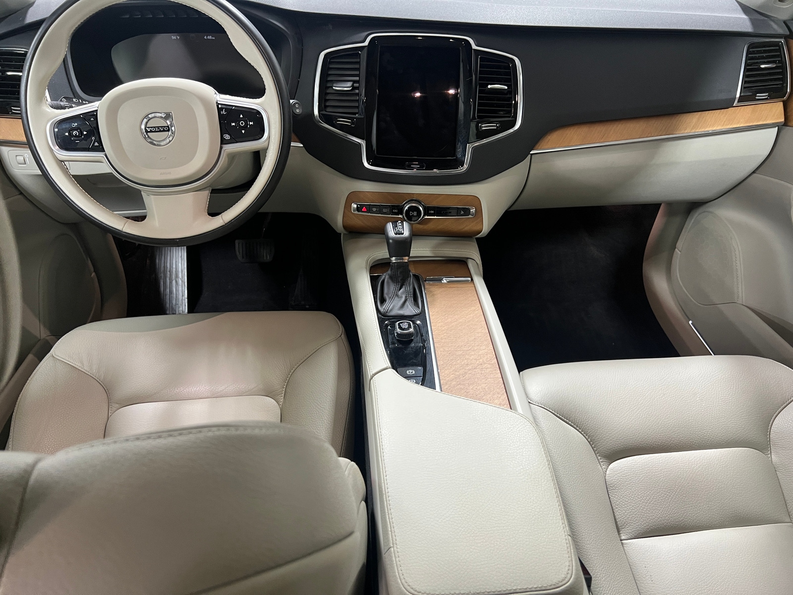 Thumbnail: 2022 Volvo XC90 - 2