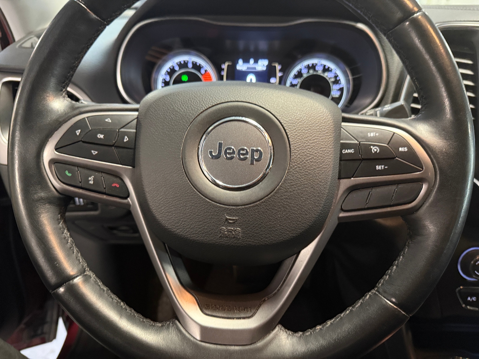 Thumbnail: 2019 Jeep Cherokee - 5
