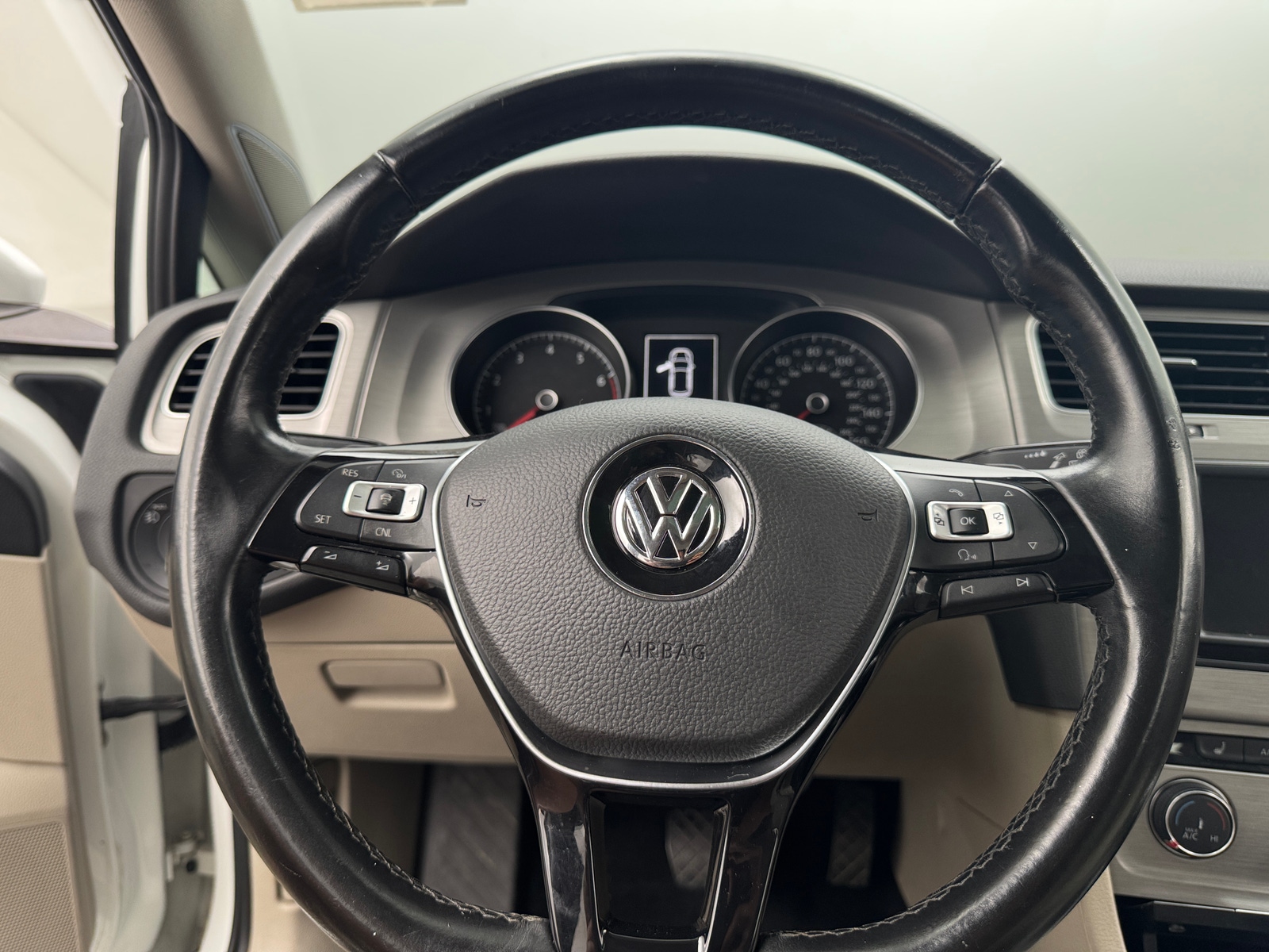 Thumbnail: 2016 Volkswagen Golf - 5