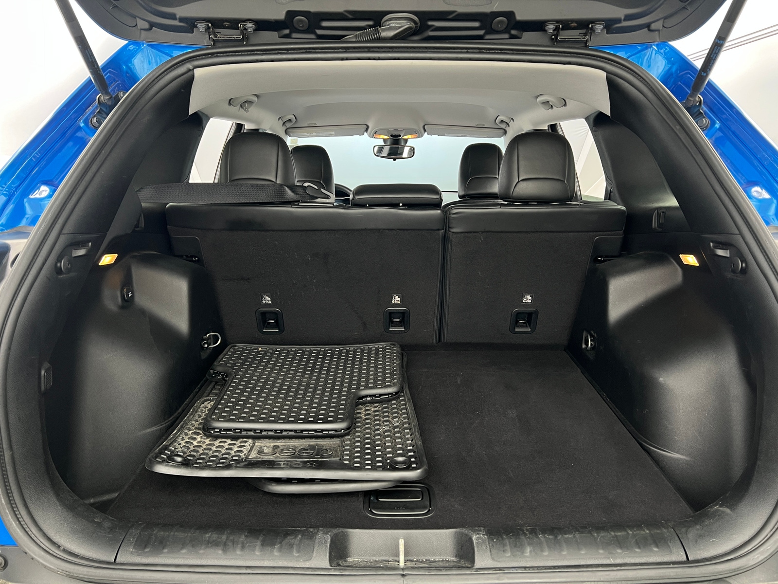 Thumbnail: 2019 Jeep Cherokee - 7