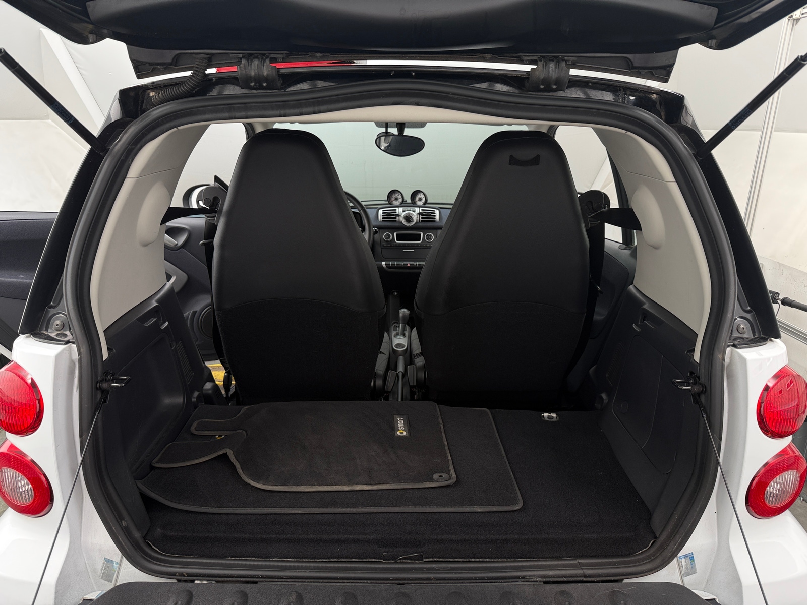 Thumbnail: 2015 smart fortwo - 6
