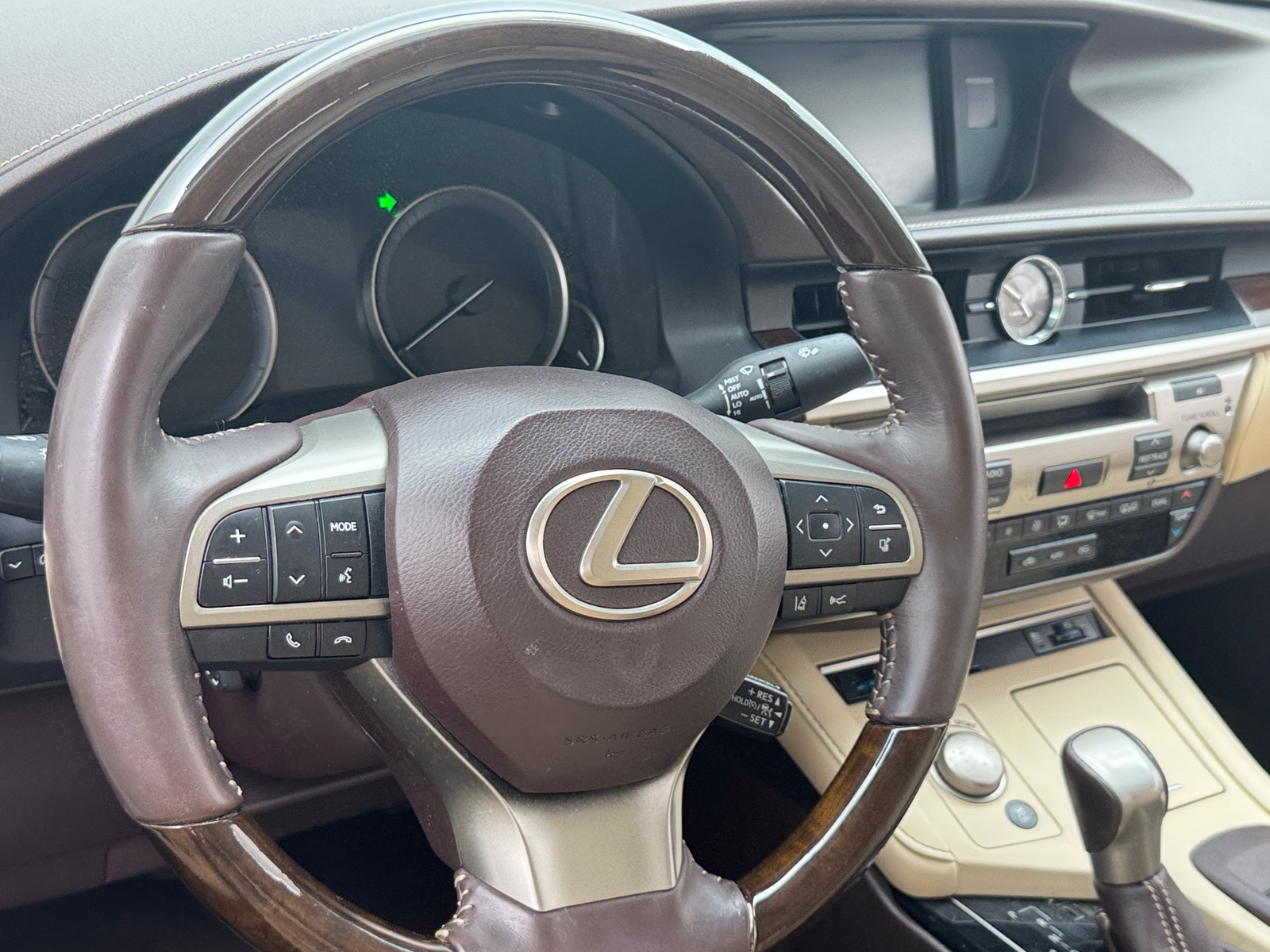 Thumbnail: 2017 Lexus ES - 4