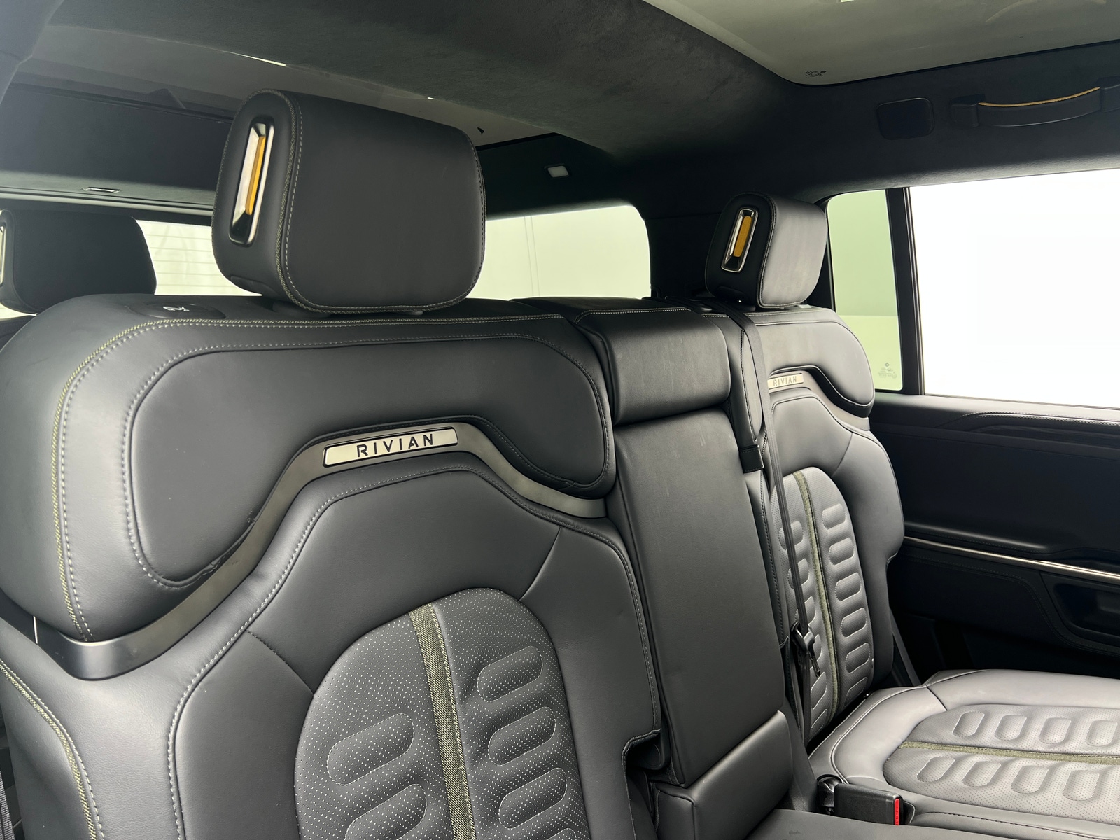 Thumbnail: 2023 Rivian R1S - 5