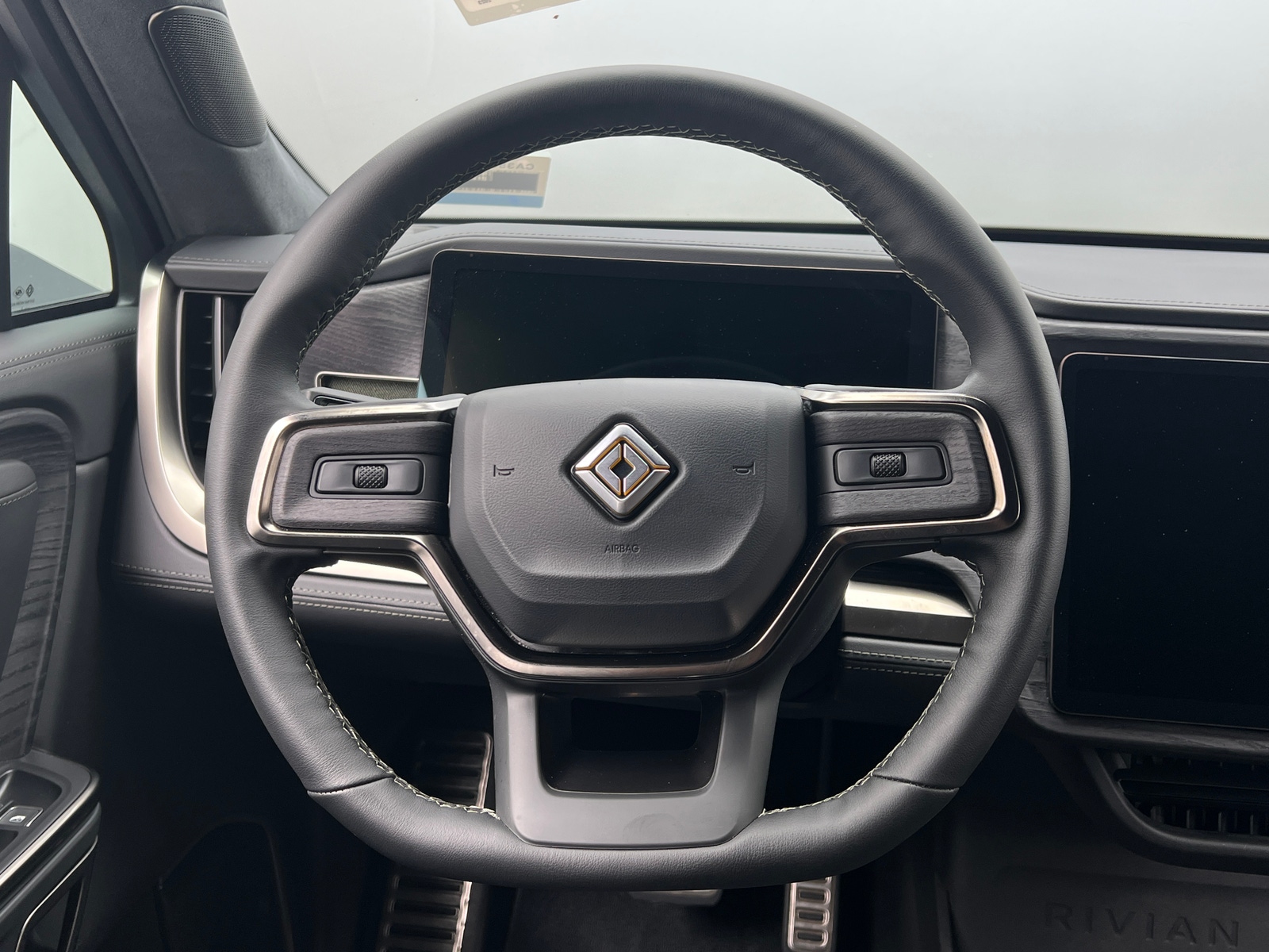 Thumbnail: 2023 Rivian R1S - 4