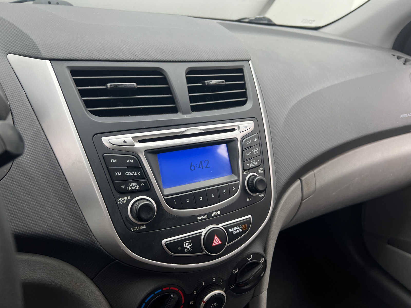 Thumbnail: 2012 Hyundai Accent - 4