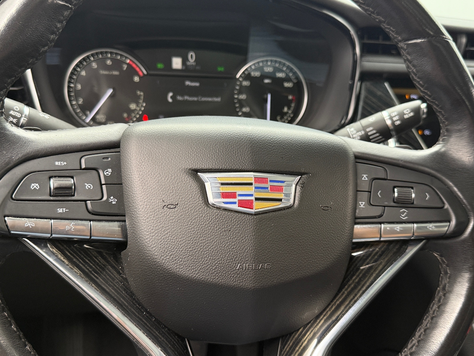 Thumbnail: 2023 Cadillac XT6 - 4
