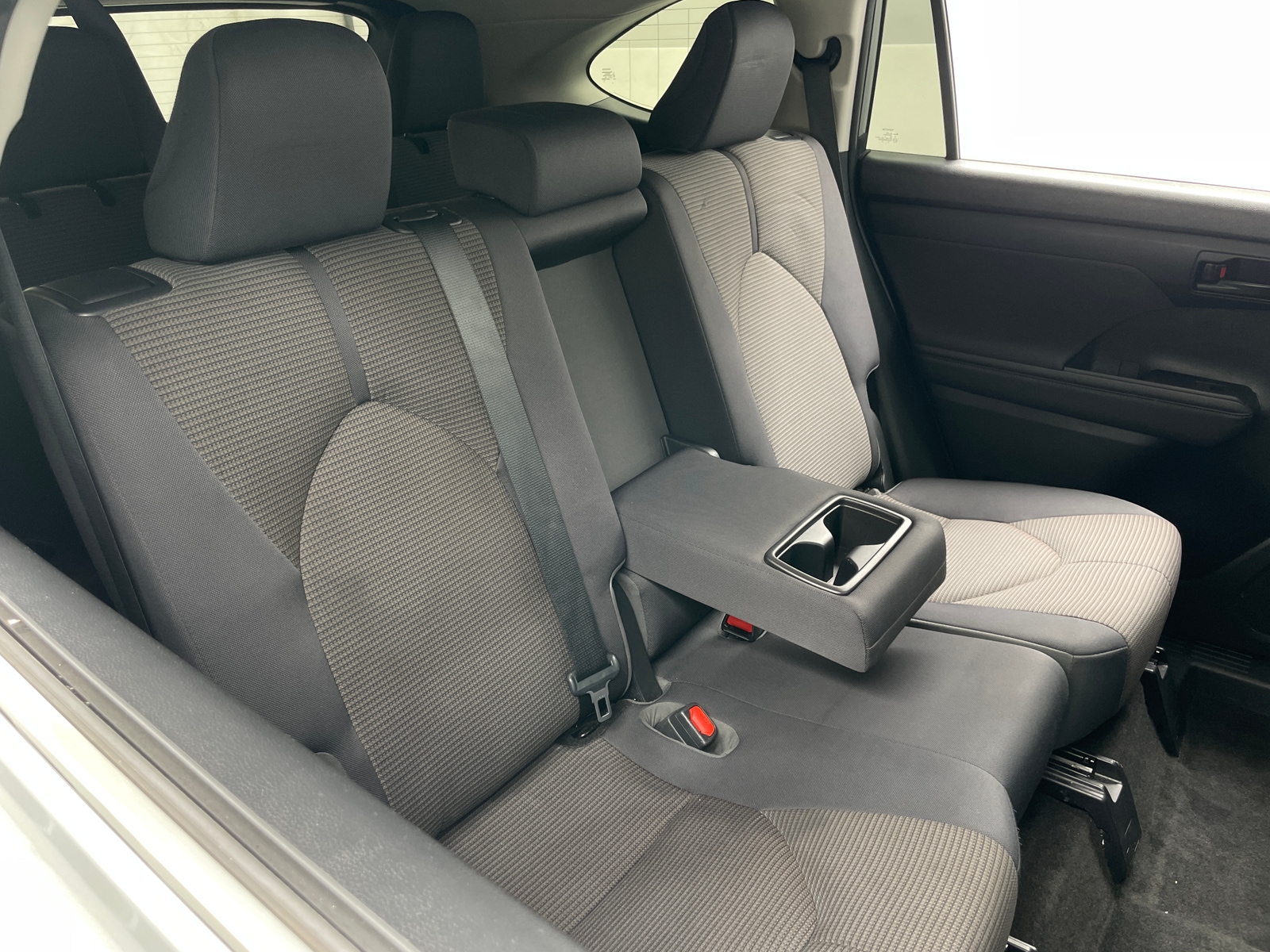 Thumbnail: 2023 Toyota Highlander - 6