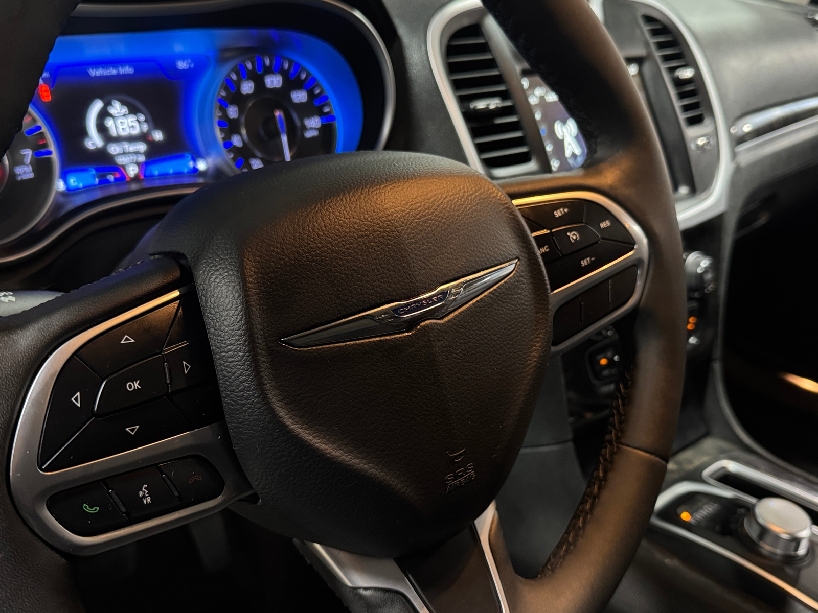 Thumbnail: 2023 Chrysler 300 - 4