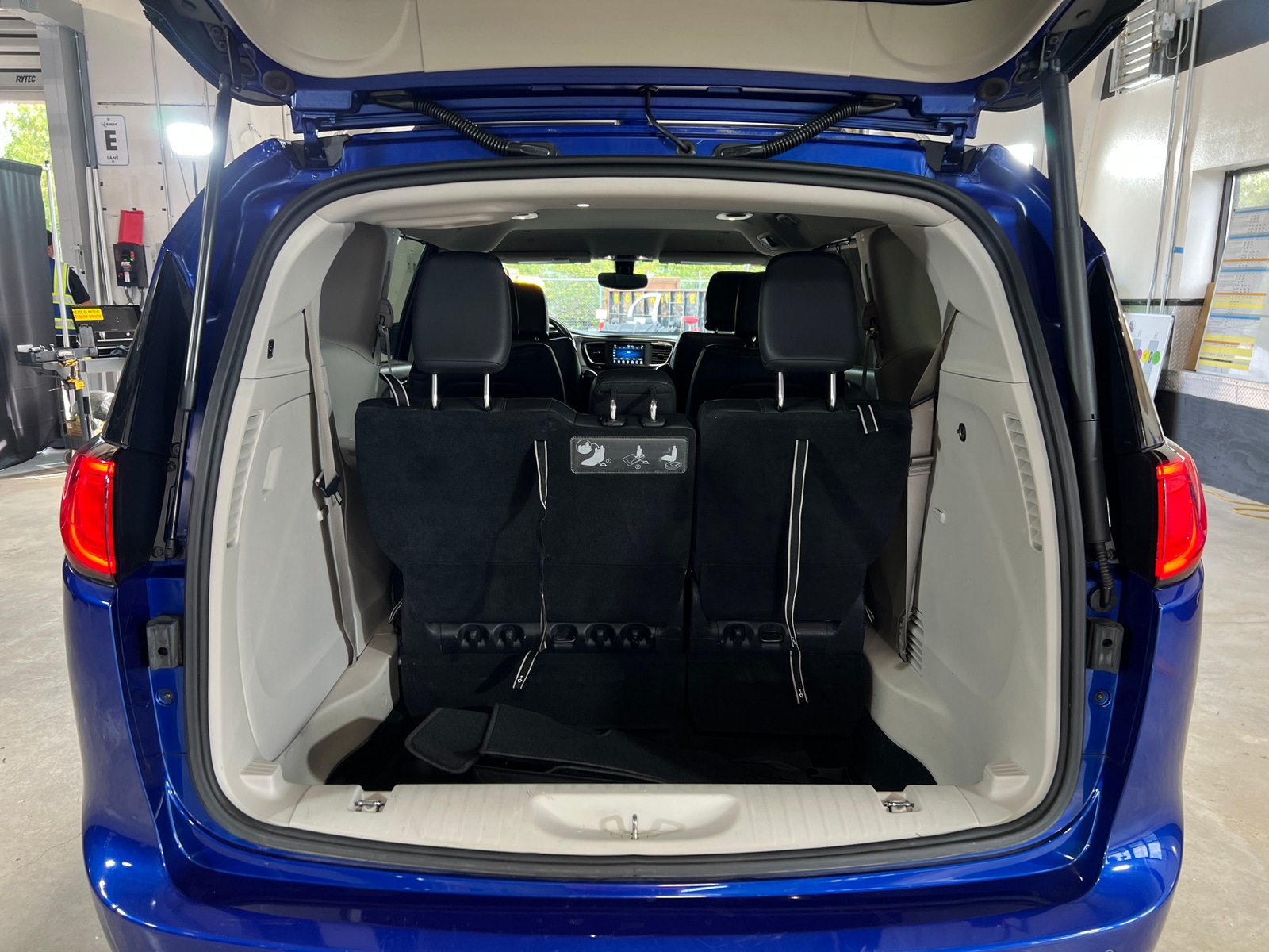 Thumbnail: 2020 Chrysler Pacifica - 6