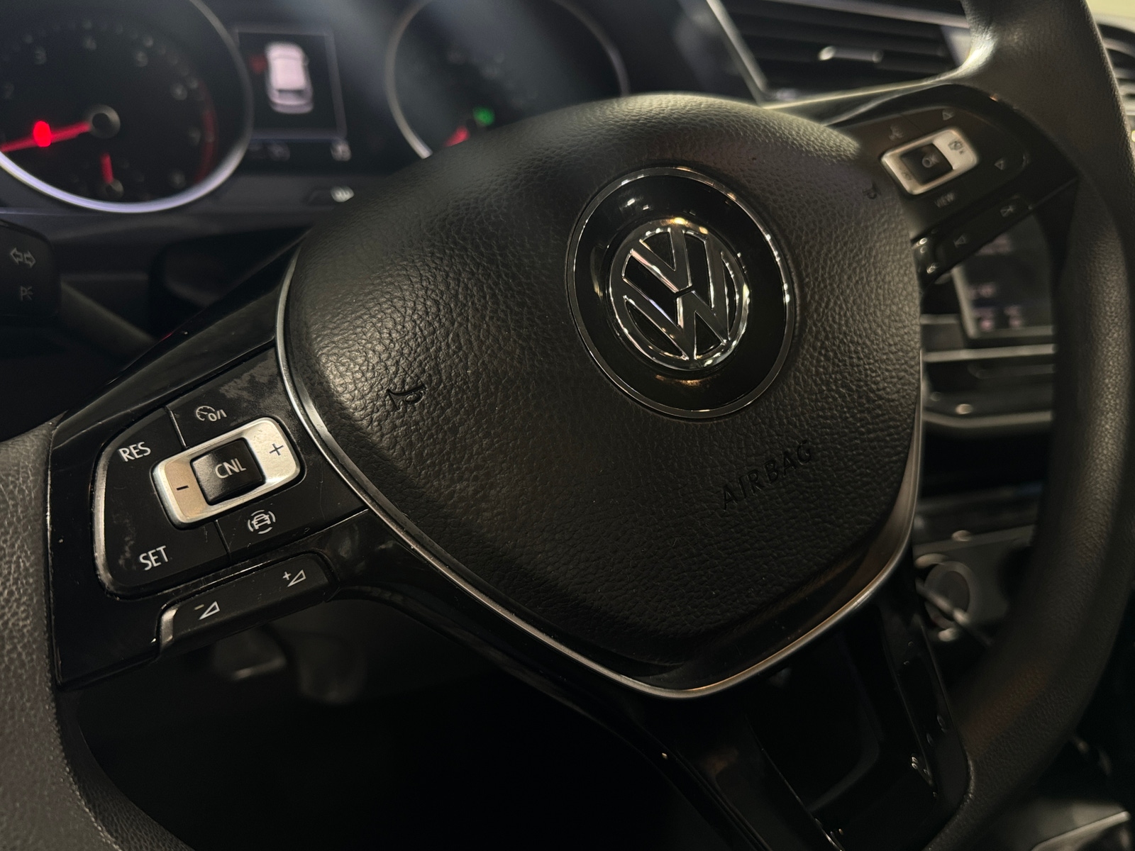 Thumbnail: 2019 Volkswagen Tiguan - 5