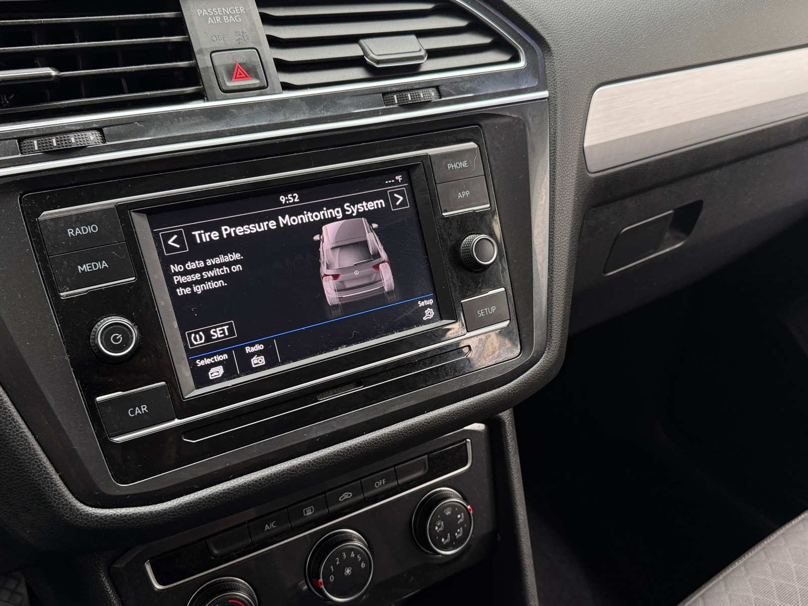 Thumbnail: 2019 Volkswagen Tiguan - 4