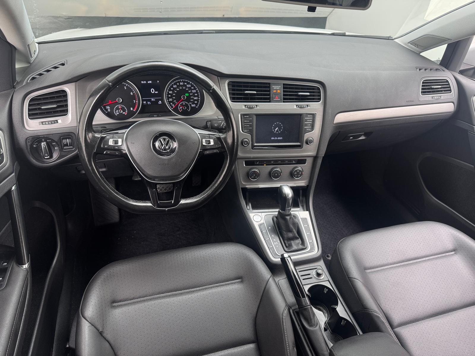Thumbnail: 2016 Volkswagen Golf - 3