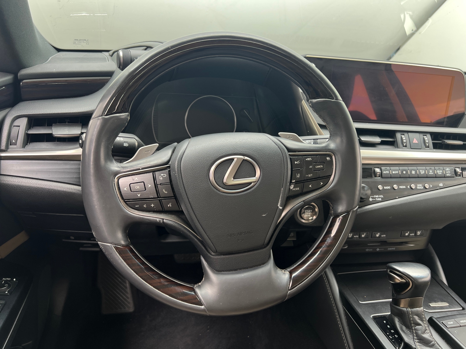 Thumbnail: 2020 Lexus ES - 4