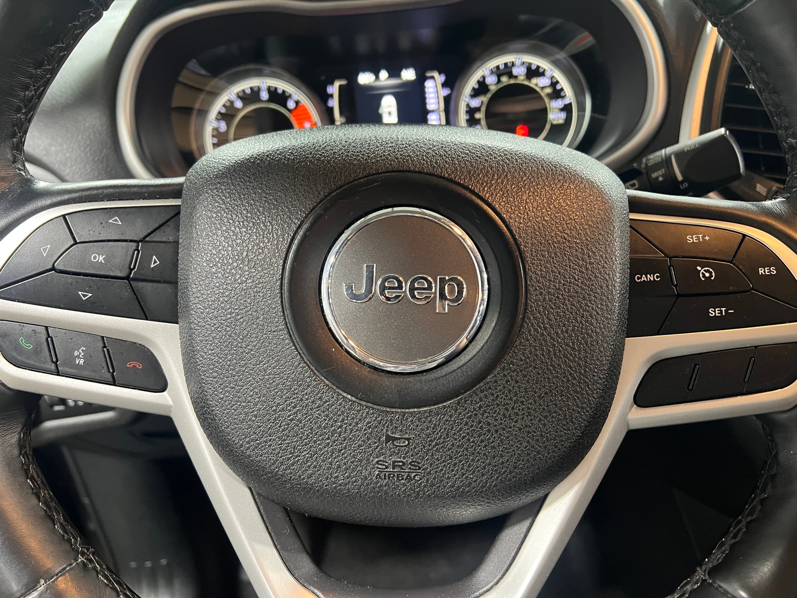 Thumbnail: 2018 Jeep Cherokee - 5