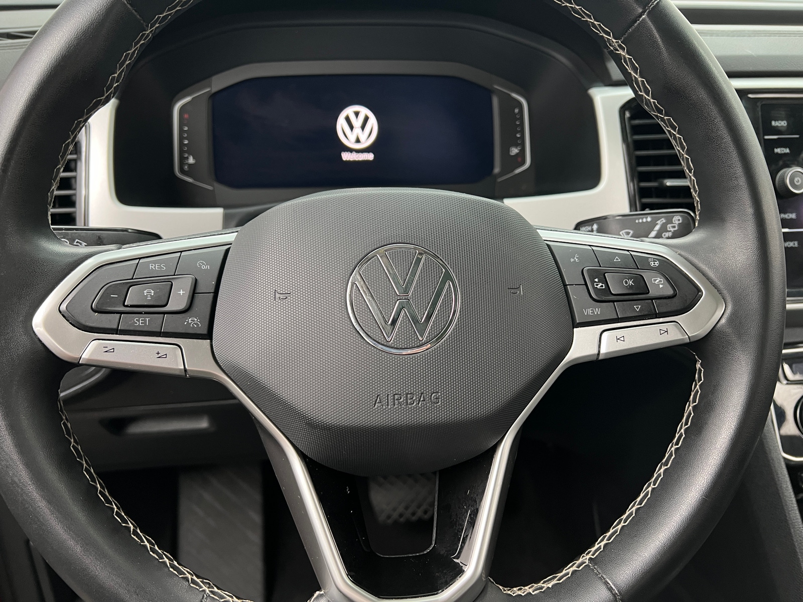 Thumbnail: 2022 Volkswagen Atlas - 4